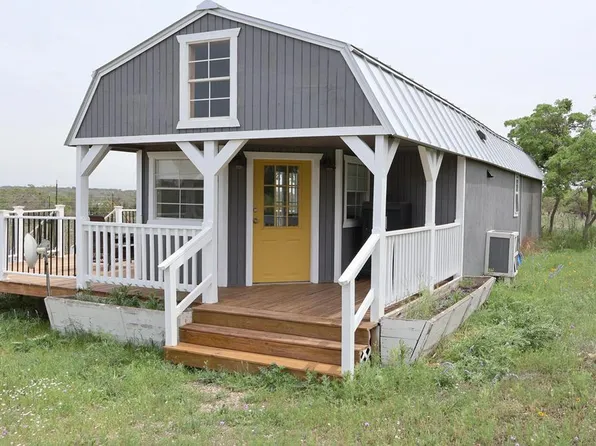 228 Chuck Wagon Trl, Harper, TX 78631