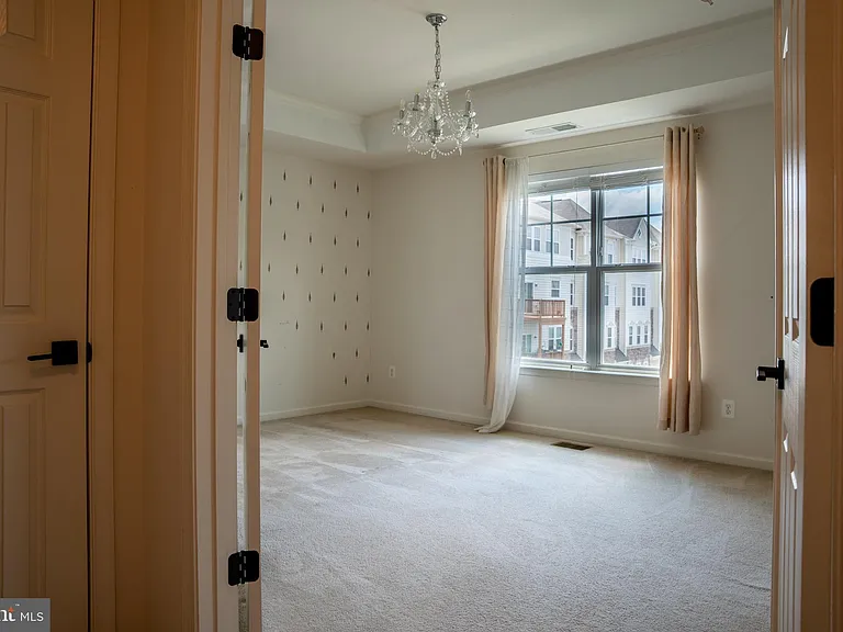 42243 Canary Grass Sq — Photo 56