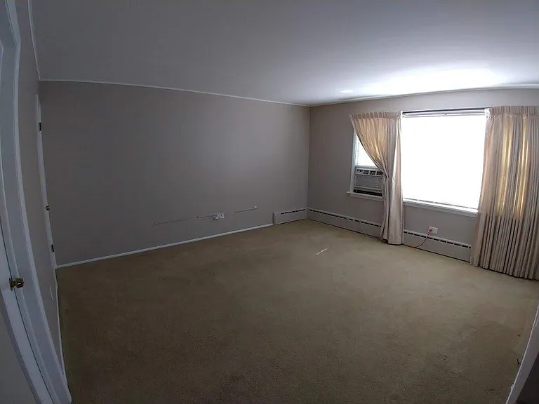 1447 W Henderson St — Photo 5