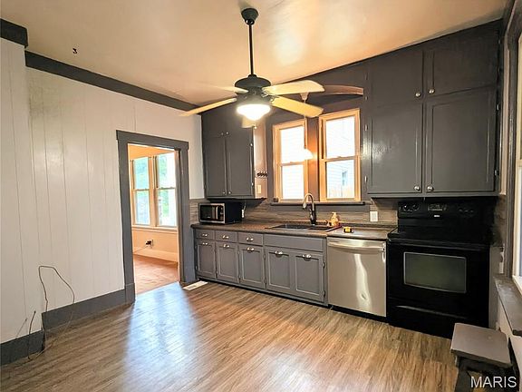 5th image of 216 W Center St