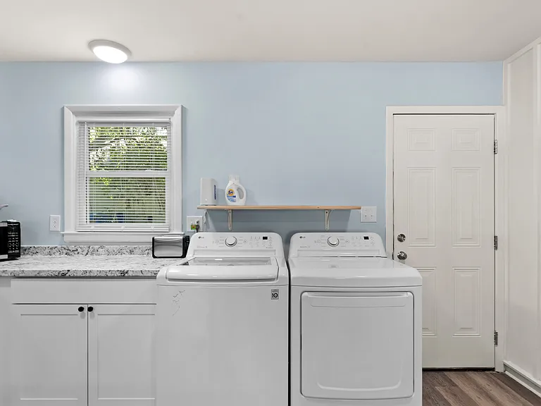 4215 Peachtree Ave — Photo 9