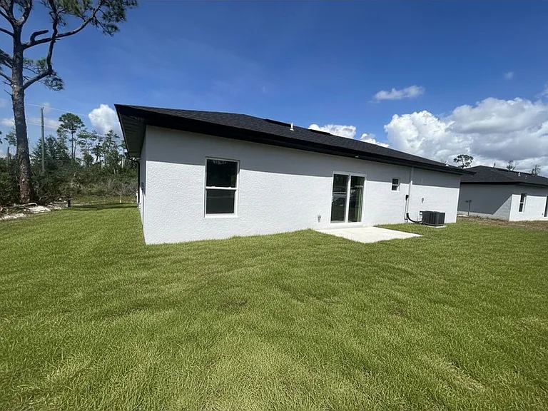 544 Highlands Lake Dr — Photo 2
