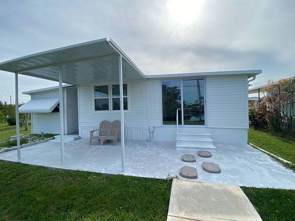 1st image of 12 Shoreland Dr