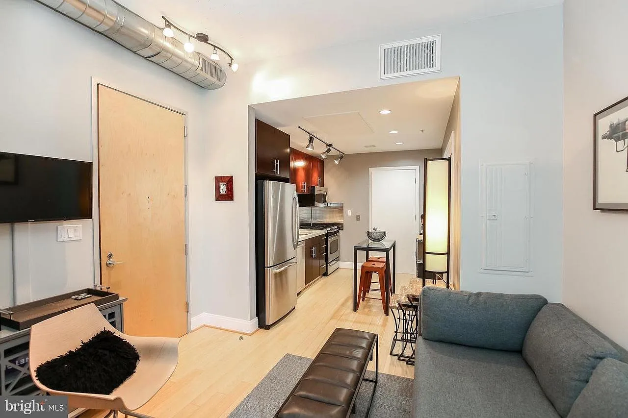 Studio, 385 sqft, $1,850 — Photo 3