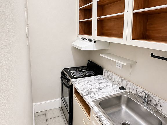 4th image of 6 Arlington St #11Z