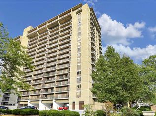 12500 Edgewater Dr APT 1202, Lakewood, OH 44107