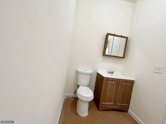 5th image of 112 Monticello Ave Floor 2