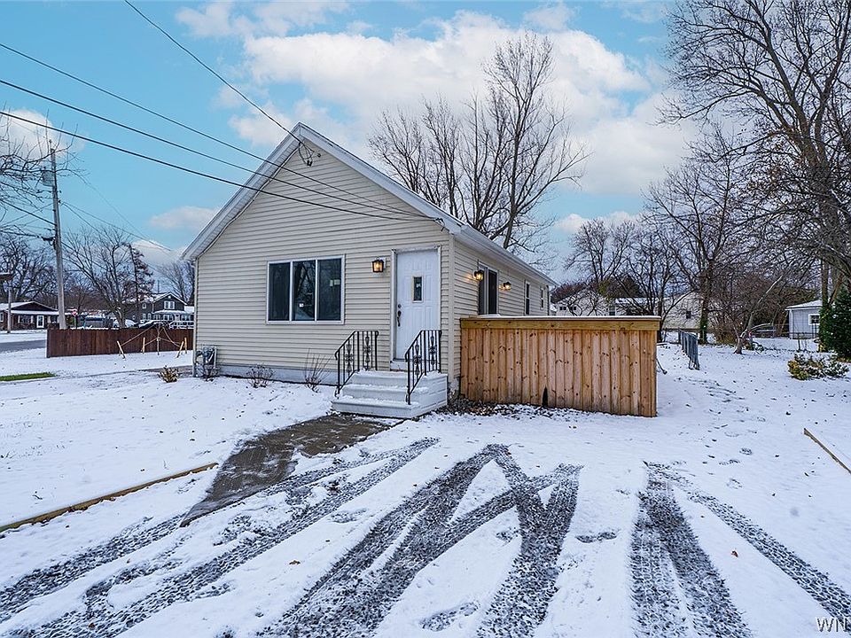 1st image of 2697 Riverton Ave