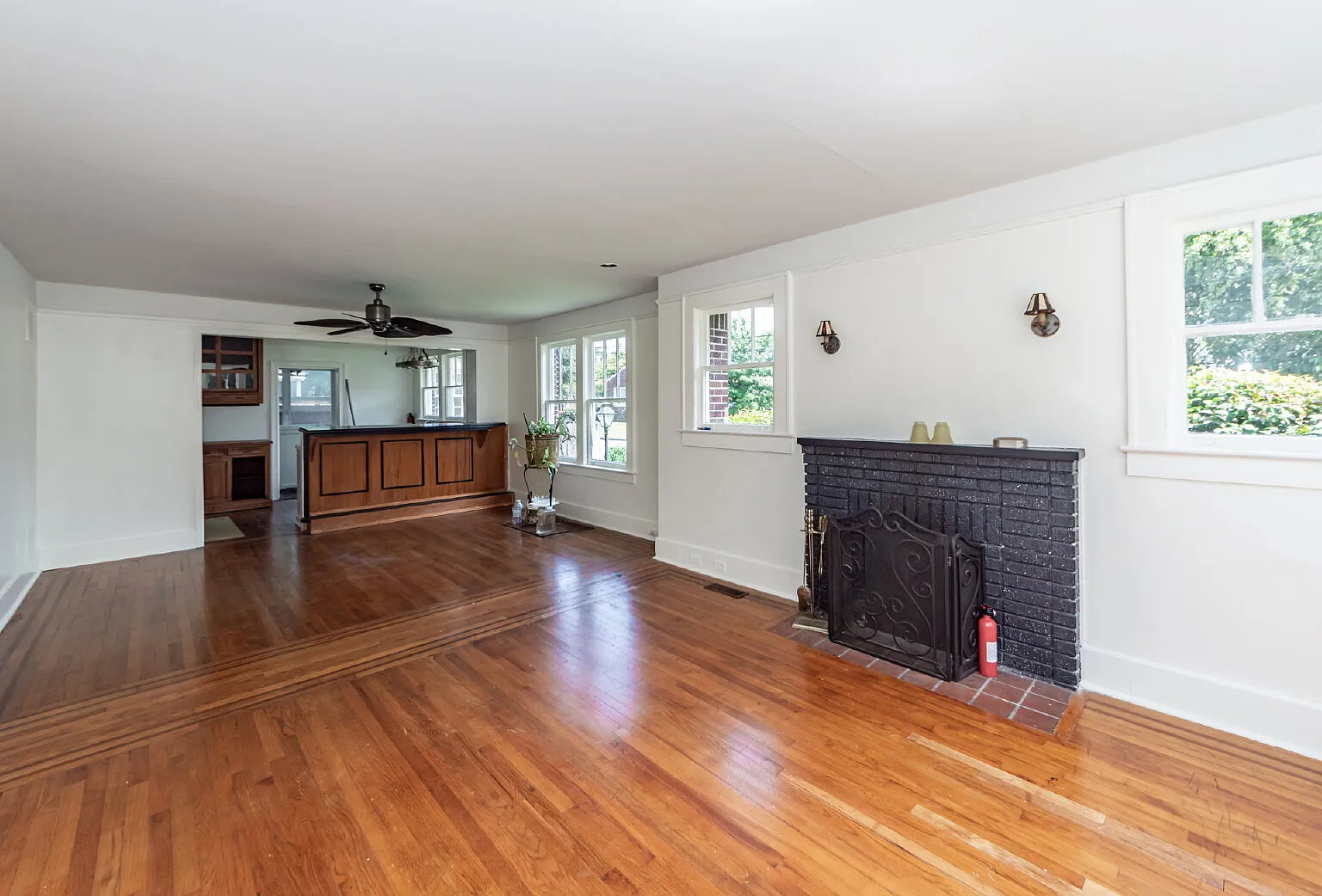 2 bed, 1.0 bath, 1376 sqft, $3,500 — Photo 4