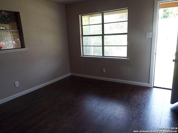 4th image of 318 Royston Ave