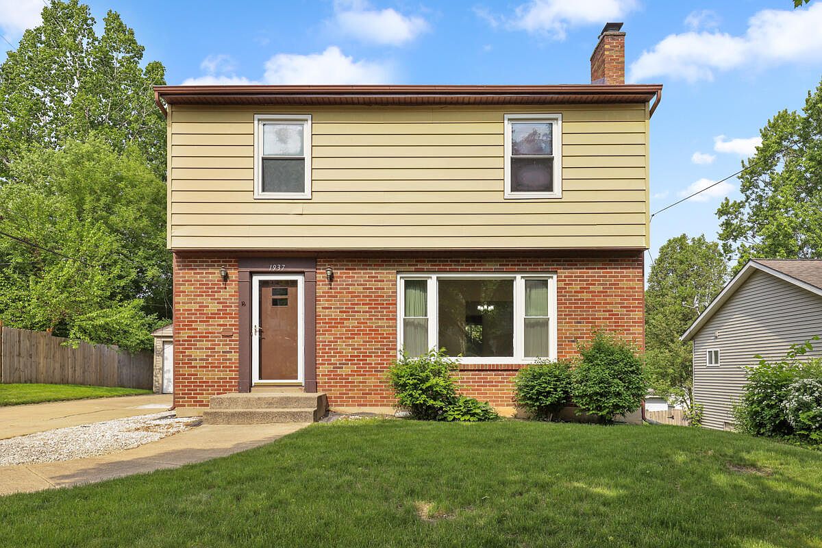 1937 Houseman Ave NE, Grand Rapids, MI 49505 | Zillow