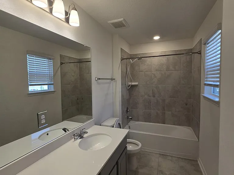 25223 Sierra Manor Ct — Photo 11