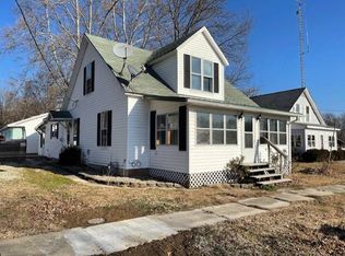 107 E 7th St, Browning, IL 62624