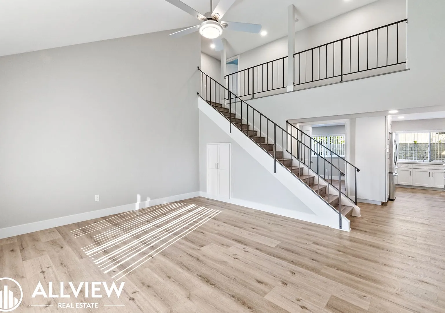 Welcome to this stunning 5-bedroom, 4-bathroom home located in the desirable Huntington Beach nei... — Photo 3