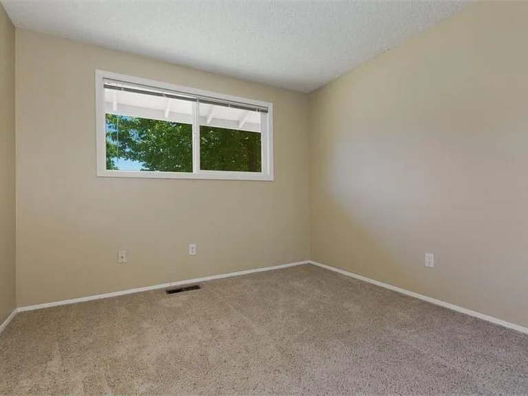 12004 NE 136th Pl — Photo 6