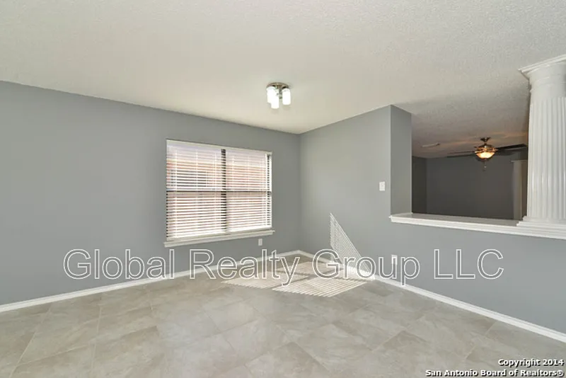 4 bed, 2.5 bath, 2570 sqft, $1,800 — Photo 3