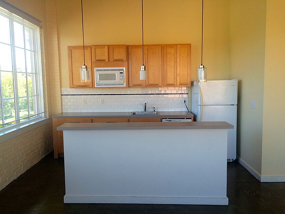 5th image of 462 Whittier St APT 203