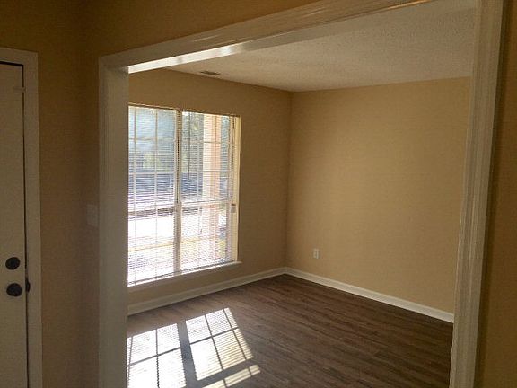 3rd image of 2907 Arrowwood Cir