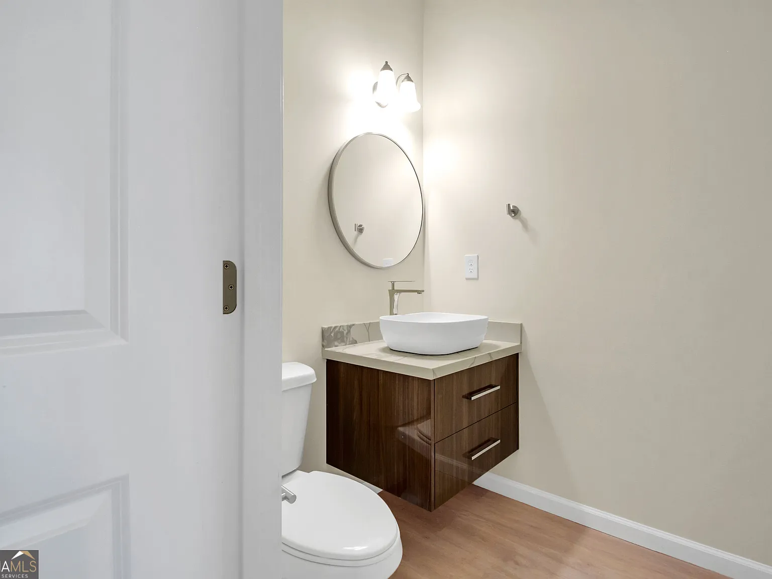 2 bed, 2.5 bath, 1000 sqft, $1,450 — Photo 3