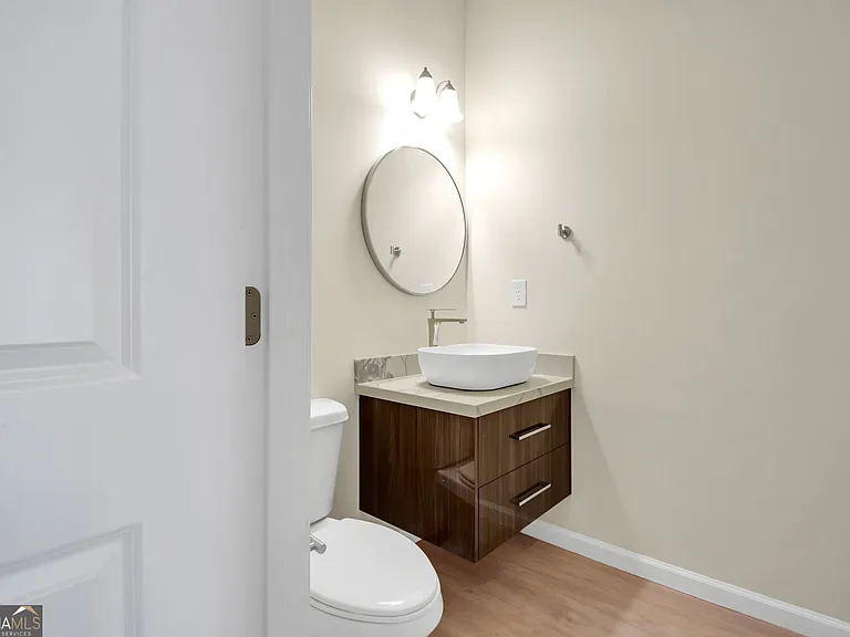 50 S Jackson St #602 — Photo 3