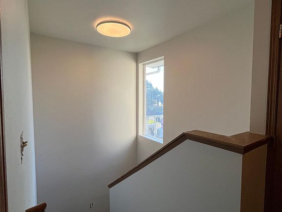 5th image of 16309 Birkland St SE