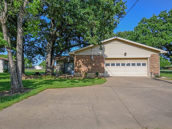 3rd image of 206 Clover Dr