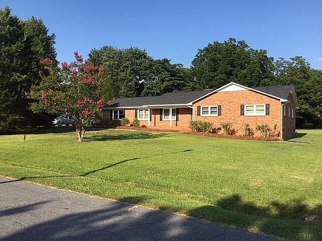 1st image of 1027 Willow Dr