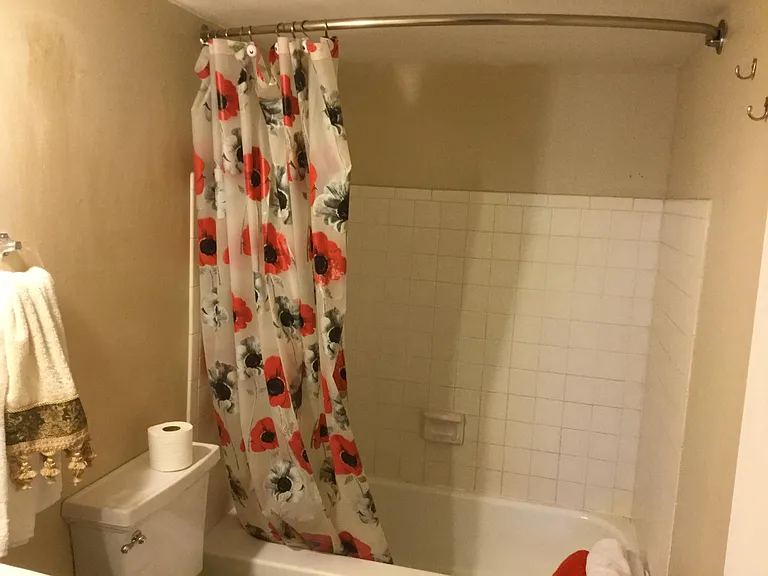 Bathroom with round rod
