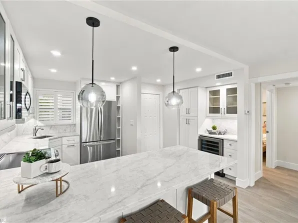 13 High Point CIR N #206, NAPLES, FL 34103