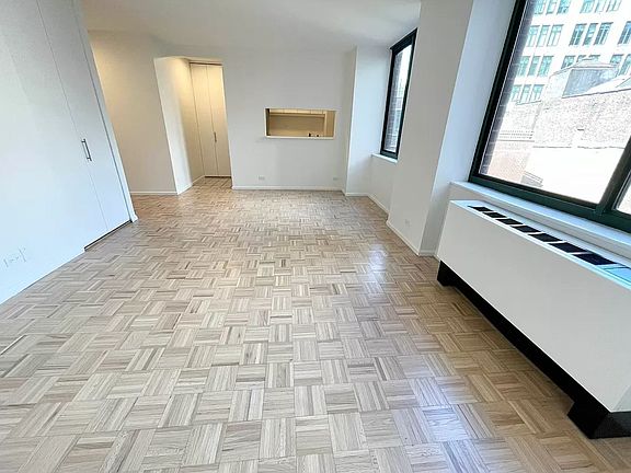 4th image of 295 Greenwich St #8ON