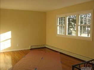 7 Rose Pl, Huntington, NY 11743