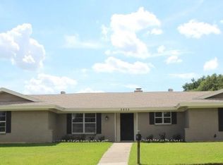 2805 Hurstview Dr, Hurst, TX 76054