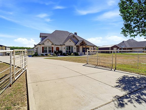 2nd image of 135 Smith Ln