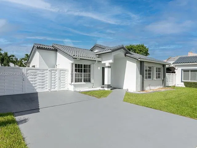 3 bed, 2.0 bath, 1550 sqft, $3,895 — Photo 1