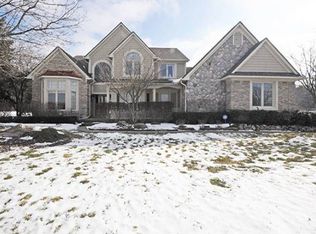 1102 Hunter Ct, Milford, MI 48381