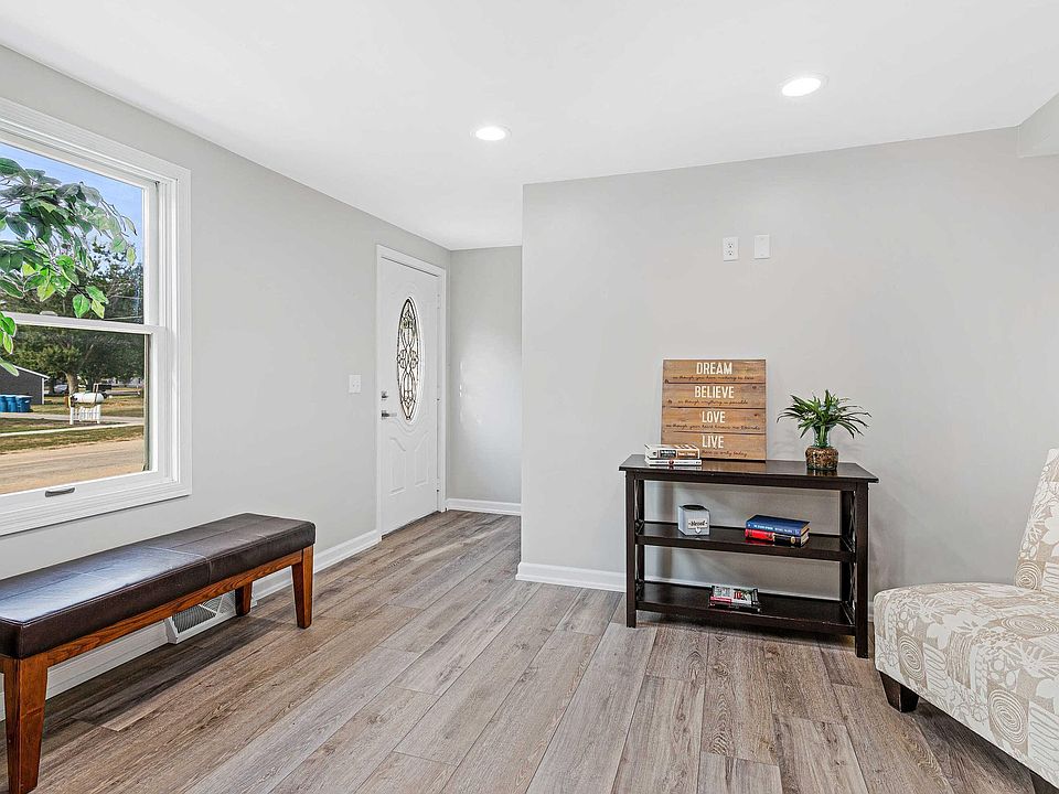 106 E St, Mc Causland, IA 52758 Zillow