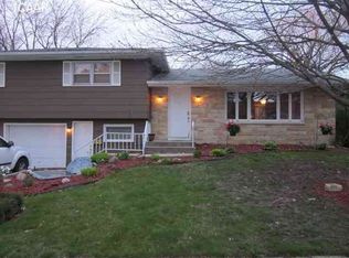 1032 Juniper Dr SW, Cedar Rapids, IA 52404