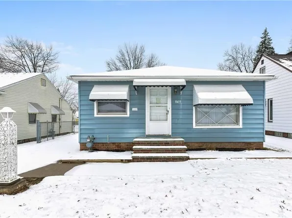 8415 Pinegrove Ave, Parma, OH 44129
