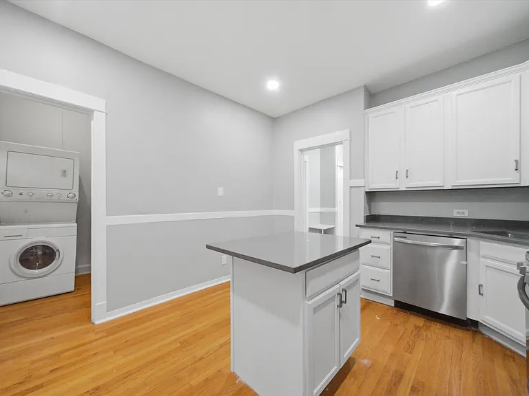 1915 W Lunt Ave #2 — Photo 10