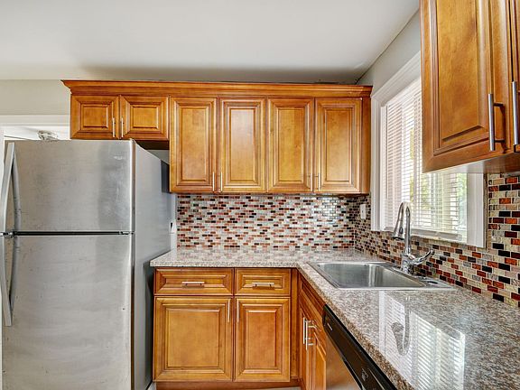 3rd image of 325 N L St #1