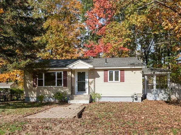 104 Stuart Ave, Leominster, MA 01453