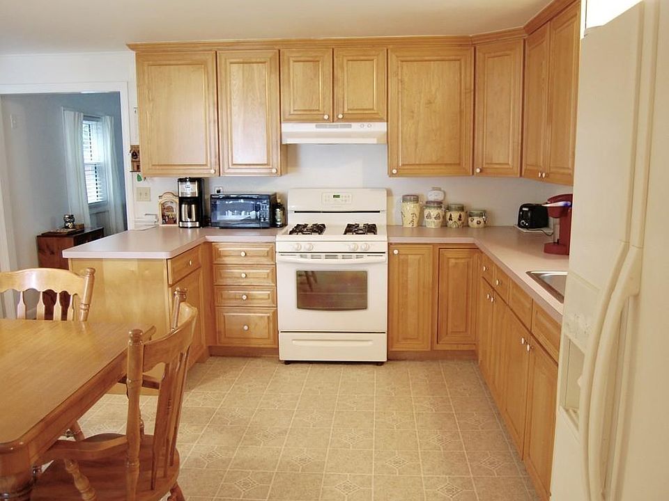 1 Pembroke St, Kingston, MA 02364 Zillow