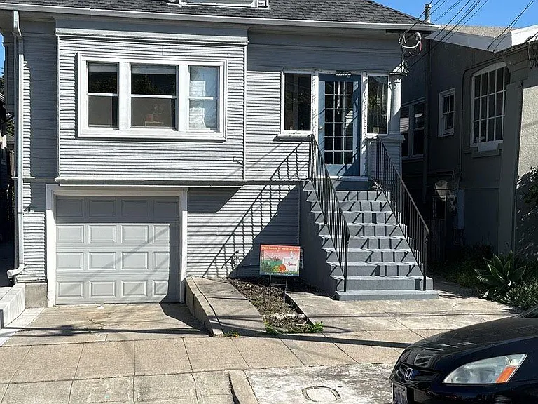 1036A 45th St — Photo 1