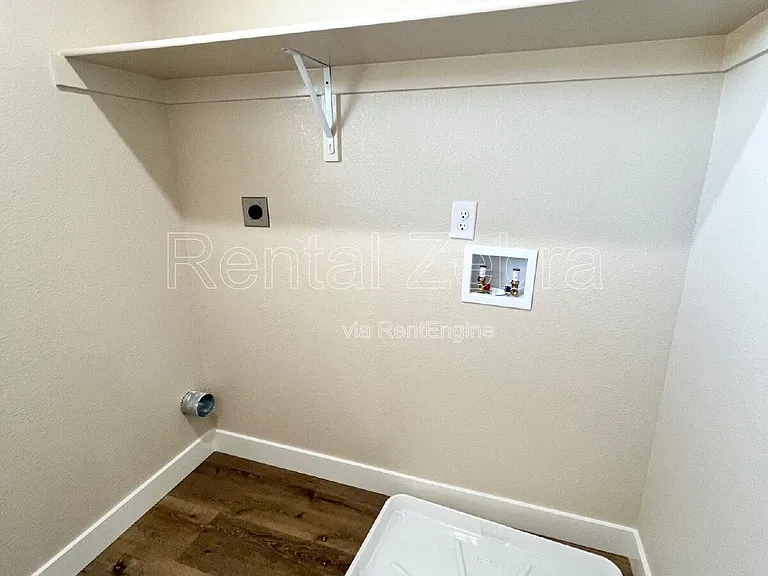 1346 Playa Del Rey Dr — Photo 15