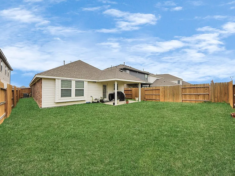 21246 Montego Bay Dr — Photo 32