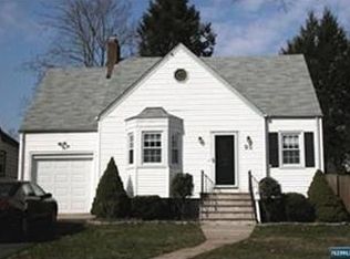 95 Lilac St, Bergenfield, NJ 07621