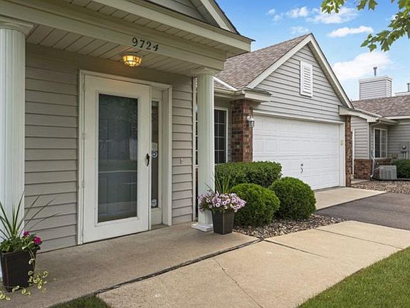 3rd image of 9724 Moonbeam Ln