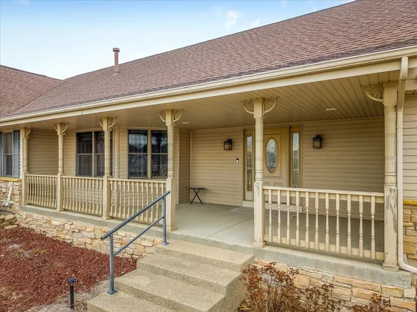 754 E Equestrian Pointe Dr, Oregon, IL 61061