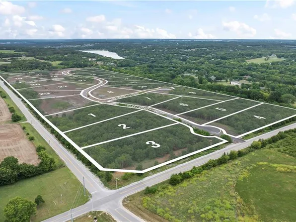 17445 Galloway Dr, Stilwell, KS 66085