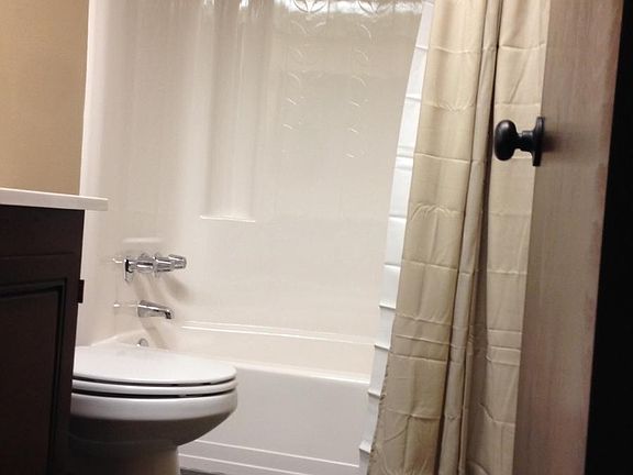 5th image of 7425 Ruby Dr SW APT E4